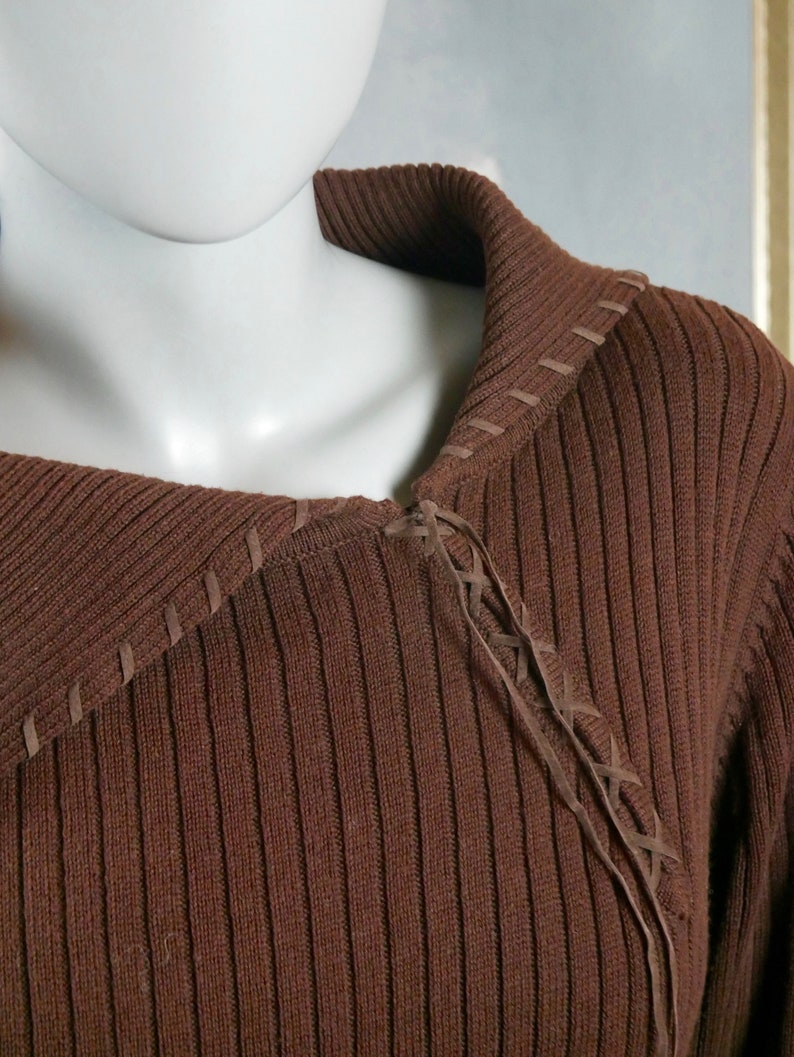 1980s Sweater Size Large 14 US, 18 UK European Vintage Brown Cotton Knit Pullover Top w Wide Asymmetrical Collar /& Faux Leather Fringe