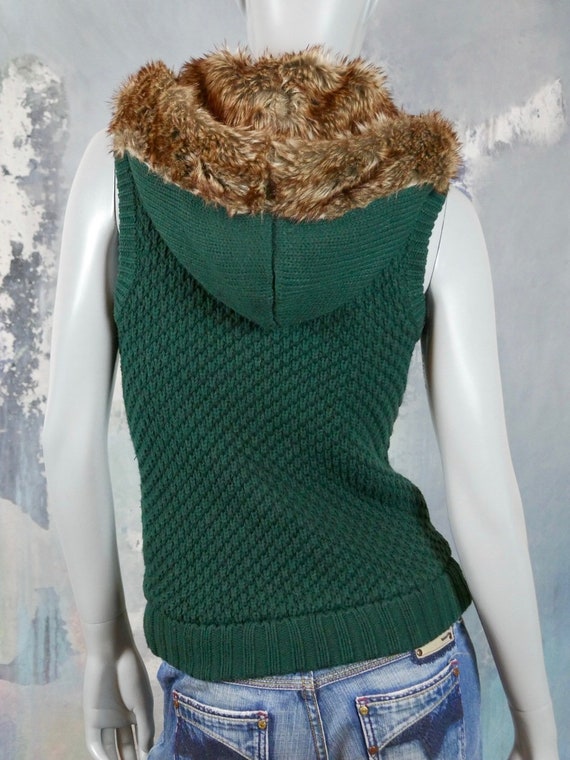 Green Knit Sweater Vest, 1990s European Vintage F… - image 8