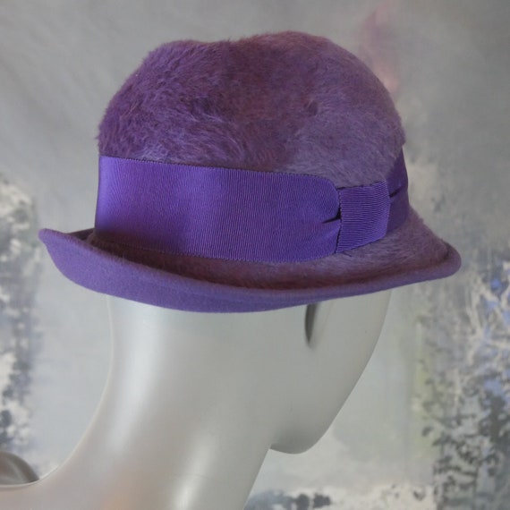 1960s Lilac Brushed Angora Cloche Hat with Wide P… - image 4