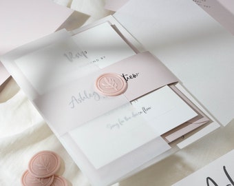 Blush Pergament Hochzeitseinladungs-Set, moderne Kalligraphie-Hochzeitseinladungs-Reihe mit RSVP, Info-Karte und rosa Umschlägen 'Ashley' MUSTER