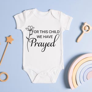 Por este niño hemos orado SVG, regalo de Dios, bebé religioso, regalo de baby shower de FIV, bebé milagroso, oración respondida, descarga digital