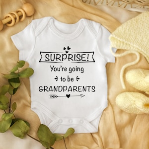 Surprise, vous allez être grands-parents SVG, faire-part de bébé, Surprise de grossesse, Bientôt disponible, Cadeau chemise drôle, Téléchargement numérique
