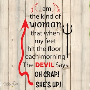 Devil Woman SVG, Camisa de mamá, Regalo para ella, Mis pies golpean el suelo, Devil Says Oh Crap She's Up, Sassy Woman, Devil Shirt, Descarga digital