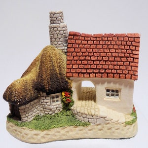 David Winter Miniature Cottage 1990 The Pottery Collectible Hand Made & Painted