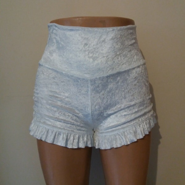 Short à volants en velours blanc écrasé