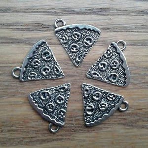 5 Pizza Charms , Food Charms, Pepperoni Pizza Slice Silver Toned Charms   (E-1)