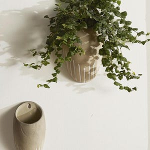 Clay Arc Wall Planter – Neutral Wall Planter – Ceramic Hanging Planter – Minimalist Wall Vase – Boho Wall Decor