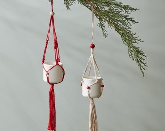 Christmas Ornament Airplant Holder - Macrame Airplant Holder - Airplant Collection - Available in Red or Beige