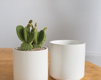 Avery Pot in White - Planter with Watering Saucer - 4" Pot