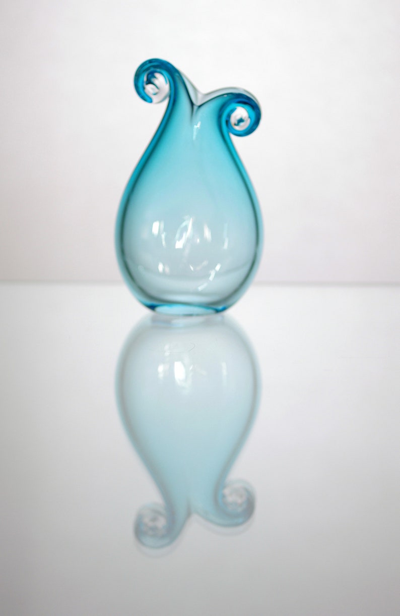 Curly Vase image 3