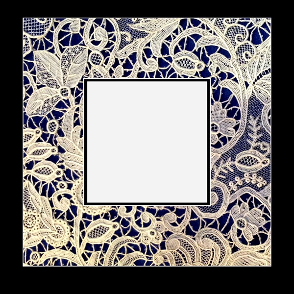 Lace on Blue Printed Double Layer Photo Mat