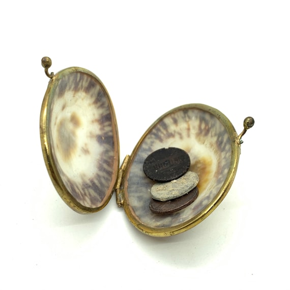 Clamshell coin purse, clam shell coin purse, hinge