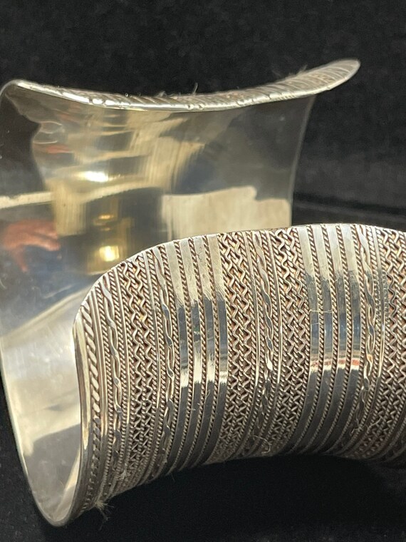 wide Egyptian sterling cuff bracelet, vintage Egy… - image 3
