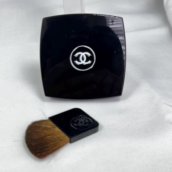 Chanel Poudre Tissee Highlighting Powder and Brush, Limited
