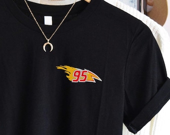 T-shirt unisexe brodé Lightning McQueen 95 Cars | T-shirt Disney World | Disneyland | Studios hollywoodiens