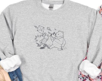 Vintage Nalle Puh med en drake broderad unisex rundhalsad tröja | Disney World | Magic Kingdom | Höst