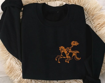 Broderad huvudlös ryttare unisex tröja med rund hals | Halloweentröja | Hösttröja | Legend of Sleepy Hollow