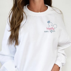 Felpa girocollo con anello ricamato Happily Ever After / Regalo nuziale / Addio al nubilato / Matrimonio Disney / Addio al nubilato / Fidanzamento