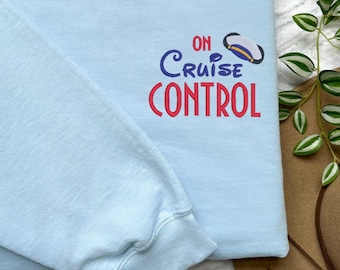 Broderad unisextröja med rund halsringning på cruise control | Disney Cruise | Wish | Dream | Destiny