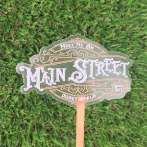 Adesivo de vinil transparente Meet Me on Main Street | Adesivo para garrafa de água Hydroflask | Decalque à prova d'água | Adesivo Disneylândia | Adesivo Disney World