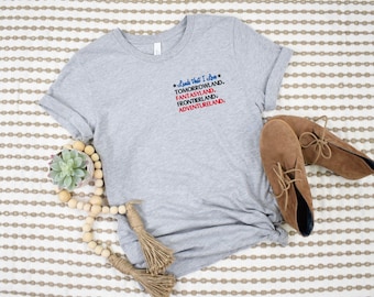 Les terres brodées que j'aime T-shirt unisexe | Chemise 4 juillet Disney | Fête de l'indépendance | Disneyland | Monde de Disney | Chemise du royaume magique