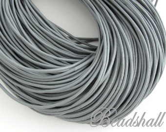 Grundpreis 1 m=0,95 Euro / 2 Meter Lederband rund 2 mm Grau