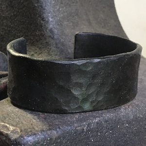 Eisen-Manschettenarmband – breites Eisen-Jubiläumsgeschenk für Männer/Frauen
