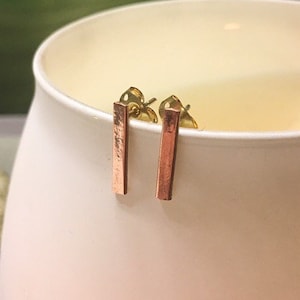 Dainty Copper Bar Earrings- Minimalist Copper Studs // Orecchini minimalisti in rame puro