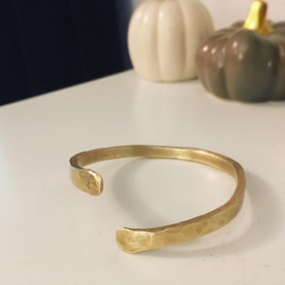 Geometric Raw Brass Bangle – Hammered Gold Minimalist Bracelet