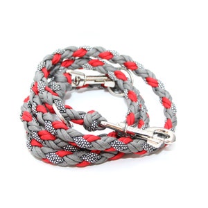 Dog leash braided from paracord, adjustable, different lengths and carabiners selectable. Safe and durable. Pattern: Maxi