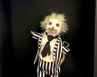 Shadowbox Taxidermy Mouse - Beetlejuice - Tim Burton - It's Showtime!