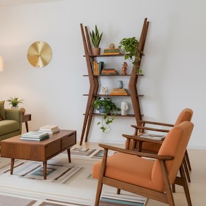 Libreria in legno in stile Mid-Century Modern, soluzione di archiviazione per la casa in stile MCM.