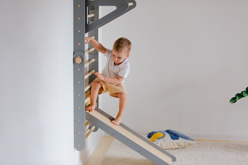 Ensemble mural triangulaire d'escalade, triangle d'escalade, mur de gymnastique avec barre de traction, triangle Montessori, triangle pliable, station de jeu. image 4