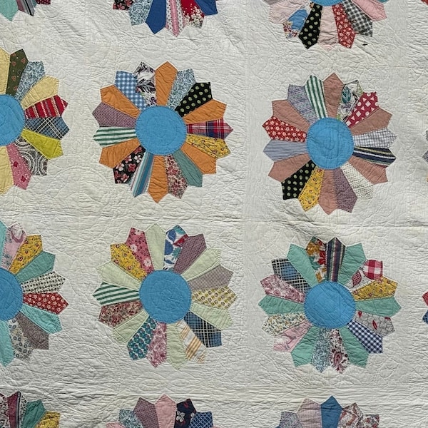 Vintage Dresden Plate Quilt FINE Hand Quilting