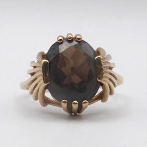 Stylish Amethyst 10K Solid Gold Ladies Vintage Ring - Size 8.5