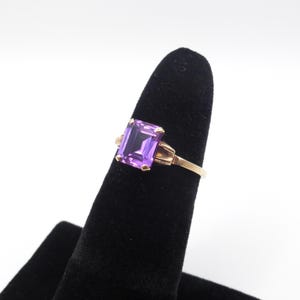 Vintage Elegant Purple Sapphire 10K Solid Gold Ring