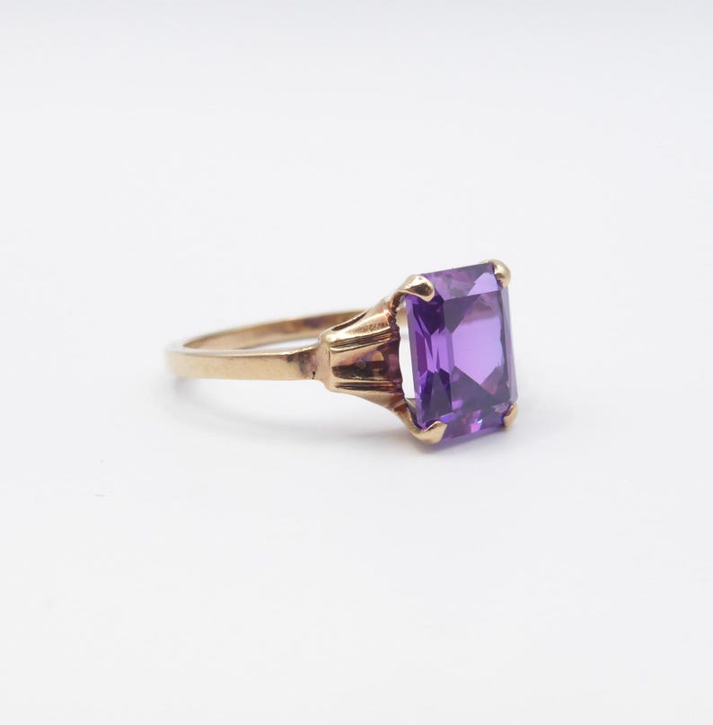 Vintage Elegant Purple Sapphire 10K Solid Gold Ring