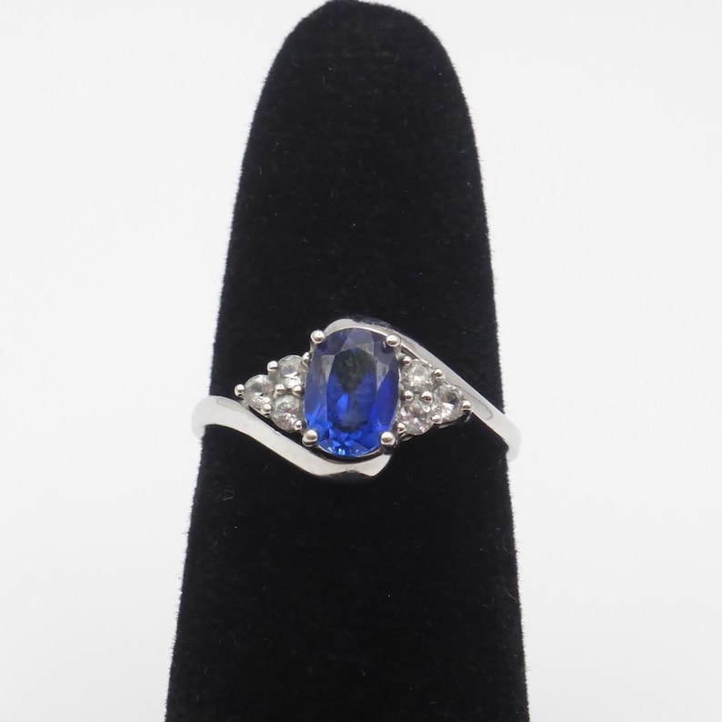 Vintage Blue Sapphire With Diamonds 10K Solid White Gold Ladies Ring, Size 6.75, Classy Accent Diamonds