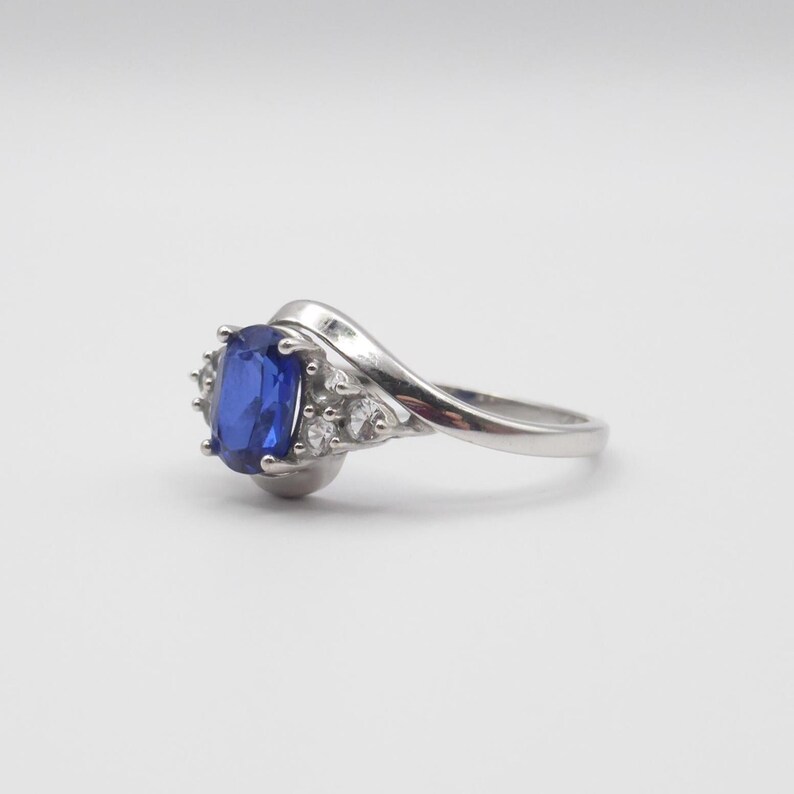 Vintage Blue Sapphire With Diamonds 10K Solid White Gold Ladies Ring, Size 6.75, Classy Accent Diamonds