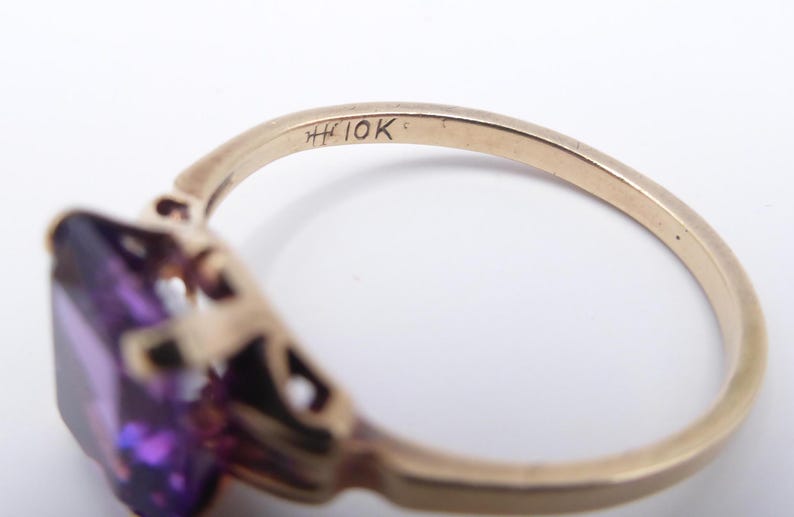 Vintage Elegant Purple Sapphire Solid Gold Ring Marked 10 K