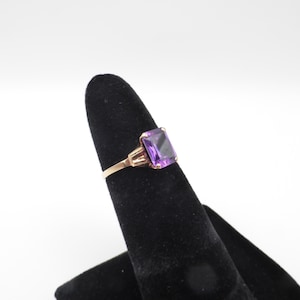 Vintage Elegant Purple Sapphire 10K Solid Gold Ring