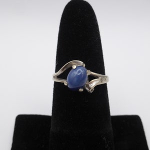 Blue Lindy Star Sapphire 14 K Solid White Gold Ladies Vintage Ring