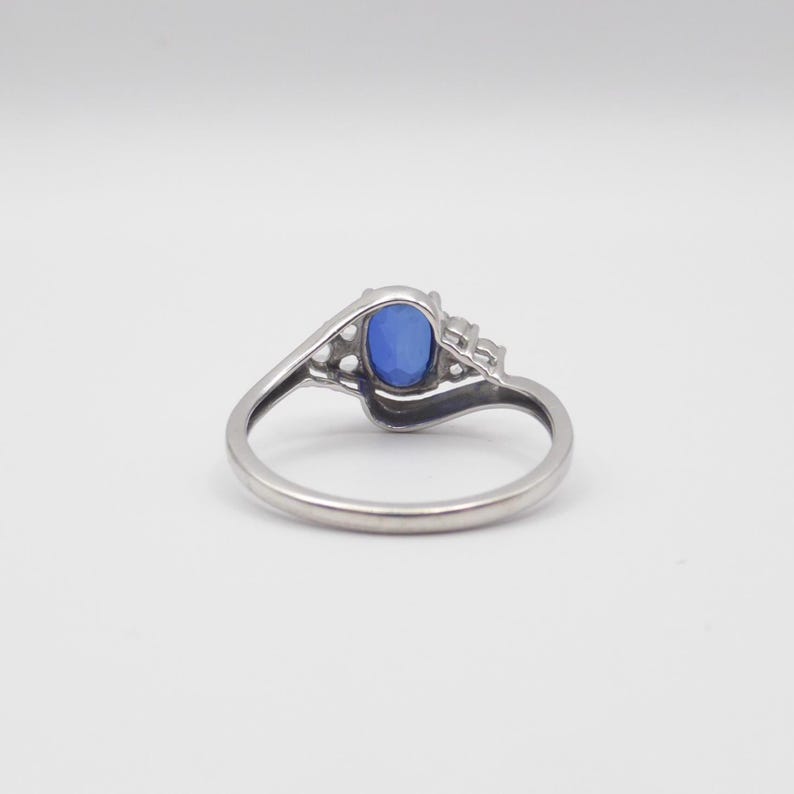 Vintage Blue Sapphire With Diamonds 10K Solid White Gold Ladies Ring, Size 6.75, Classy Accent Diamonds