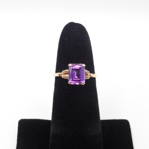 Vintage Elegant Purple Sapphire 10K Solid Gold Ring