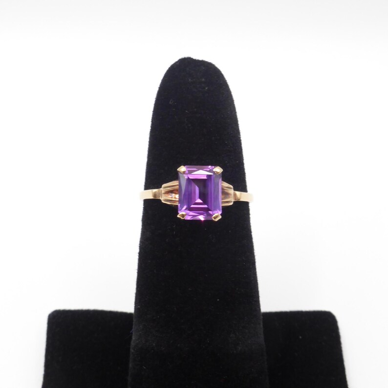 Vintage Elegant Purple Sapphire 10K Solid Gold Ring