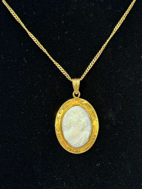 Victorian Cameo 10 K Solid Gold Lavaliere & Chain