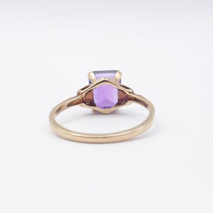 Vintage Elegant Purple Sapphire 10K Solid Gold Ring