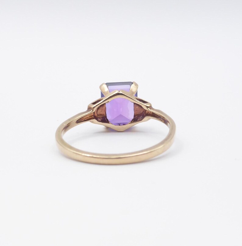 Vintage Elegant Purple Sapphire 10K Solid Gold Ring