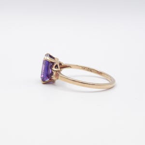 Vintage Elegant Purple Sapphire 10K Solid Gold Ring