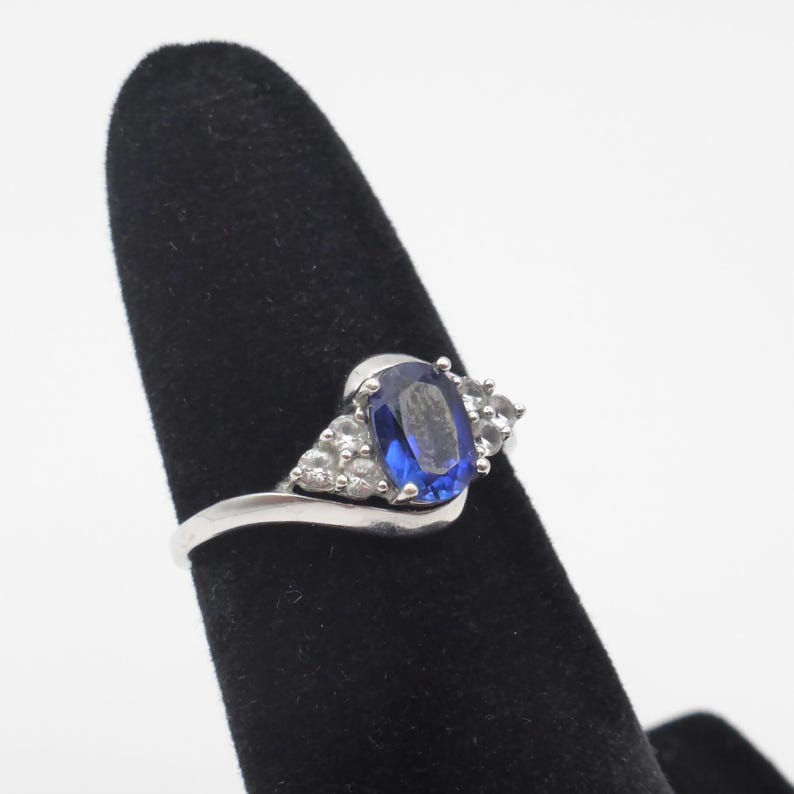 Vintage Blue Sapphire With Diamonds 10K Solid White Gold Ladies Ring, Size 6.75, Classy Accent Diamonds